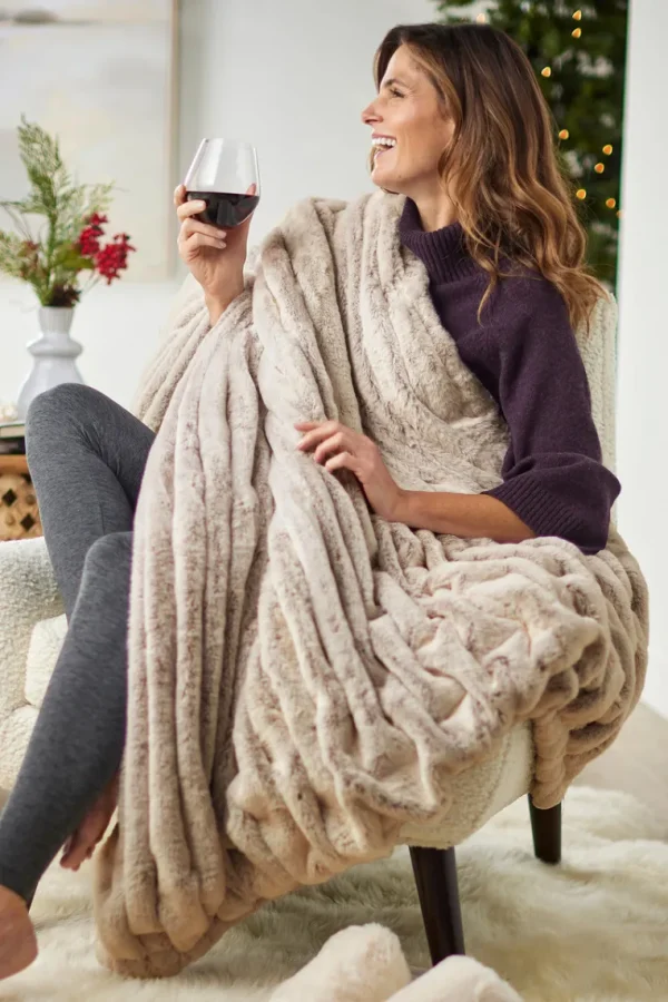 Soft Surroundings La Parisienne Faux Fur Throw- Bedding | Bedding Essentials